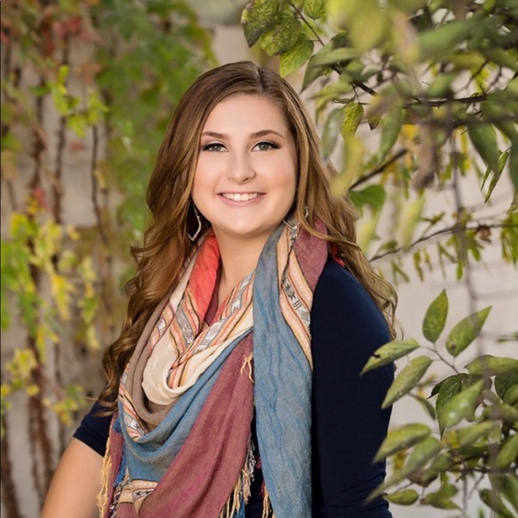 Meet your Posher, Madison - Picture 1 of 1